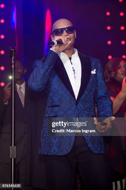 Devoe Singer 177 Marcus Devoe Stock Photos, High-Res Pictures, and Images - Getty Images