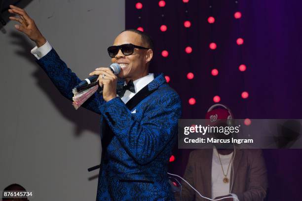 Devoe Singer 94 50th Birthday Celebration For Ronnie Devoe Stock Photos, High-Res ...