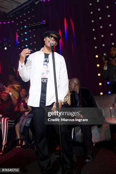 Devoe Singer 94 50th Birthday Celebration For Ronnie Devoe Stock Photos, High-Res ...