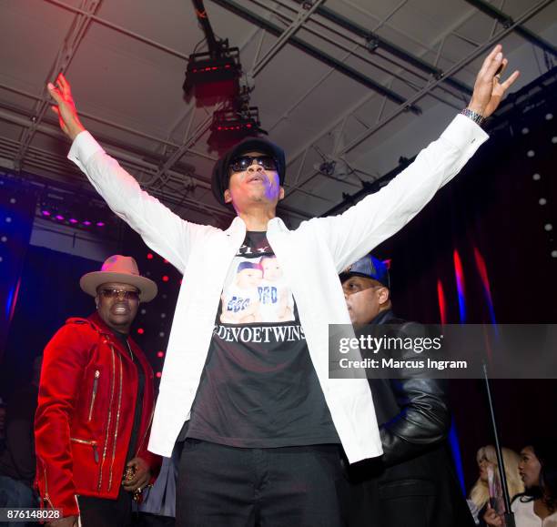 Devoe Singer 50th Birthday Celebration For Ronnie Devoe Photos and Premium High Res ...