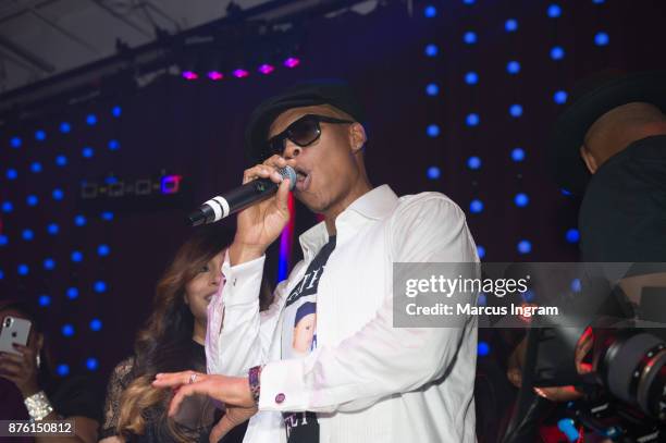 Bell Biv DeVoe singer Ronnie DeVoe performs onstage during his 50th birthday celebration at Revel on November 18, 2017 in Atlanta, Georgia.