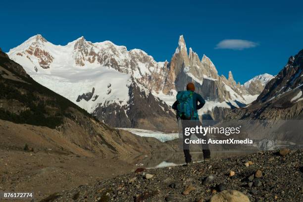 hiking in argentina's patagonia - los glaciares national park stock pictures, royalty-free photos & images