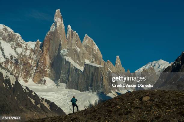 caminhadas na patagônia argentina - cerro torre - fotografias e filmes do acervo