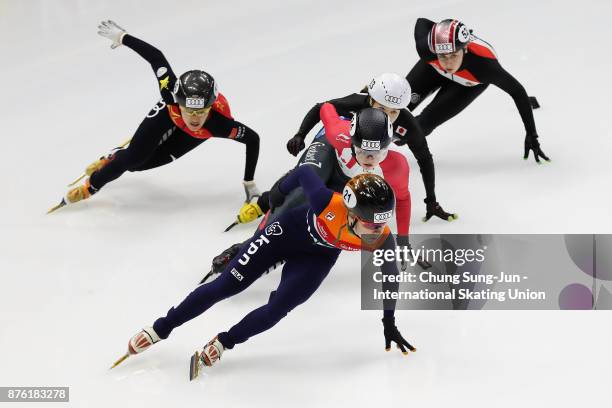 Yara van Kerkhof of Netherlands, Kim Boutin of Canada, Hitomi Saito of Japan and Jinyu Li of China compete in the Ladies 1000m Quarterfinals during...