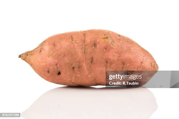 sweet potato batata - zoete aardappel stockfoto's en -beelden