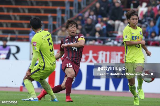 Kazuma Watanabe of Vissel Kobe and Kazuhiko Chiba of Sanfrecce Hiroshima compete for the ball during the J.League J1 match between Vissel Kobe and...