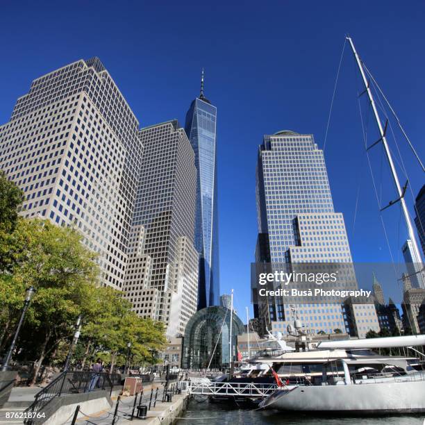 north cove marina on the hudson river at brookfield place, near the world trade center site, with the freedom tower in the background. lower manhattan, new york city - lower new york bay stock pictures, royalty-free photos & images
