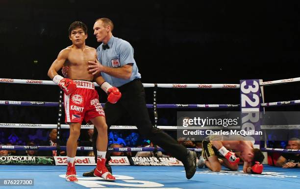 Super Flyweight Boxing Championship Photos and Premium High Res ...