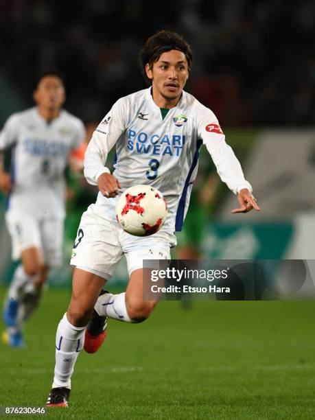 Leo Osaki of Tokushima Vortis in action during the J.League J2 match between Tokyo Verdy and Tokushima Vortis at Ajinomoto Stadium on November 19,...