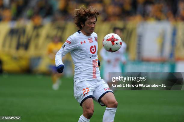 Takuya Wada of Omiya Ardija in action during the J.League J1 match between Vegalta Sendai and Omiya Ardija at Yurtec Stadium Sendai on November 18,...