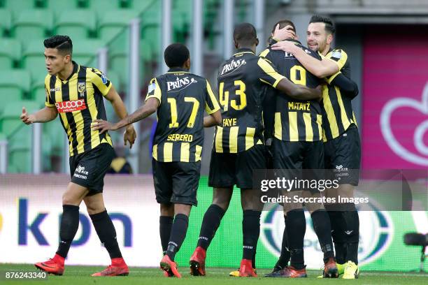 Tim Matavz of Vitesse celebrates 1-2 with Navarone Foor of Vitesse, Thulani Serero of Vitesse, Lassana Faye of Vitesse, Thomas Bruns of Vitesse...