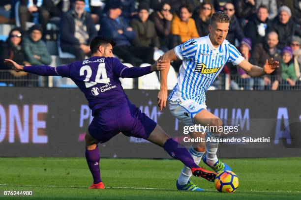 Marco Benassi of ACF Fiorentina competes for the ball whit Bartosz Salamon of Spal during the Serie A match between Spal and ACF Fiorentina at Stadio...