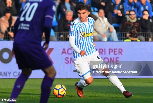 Alberto Paloschi of Spal in action during the Serie A match between Spal and ACF Fiorentina at Stadio Paolo Mazza on November 19, 2017 in Ferrara,...