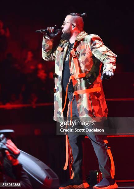 Bigbelly Rapper 461 Rapper Belly Stock Photos, High-Res Pictures, and Images - Getty Images