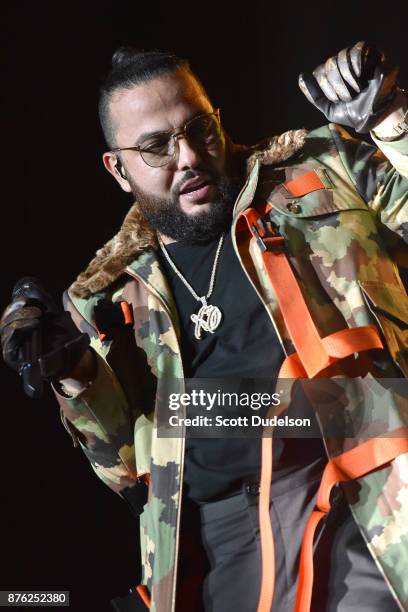 Bigbelly Rapper 3,223 Singer Belly Stock Photos, High-Res Pictures, and Images - Getty ...