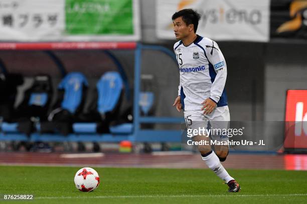 Yasuyuki Konno of Gamba Osaka in action during the J.League J1 match between Kawasaki Frontale and Gamba Osaka at Todoroki Stadium on November 18,...