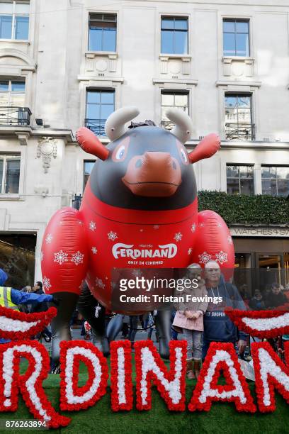 LondonÕs Regent Street was transformed into a festive wonderland today as over 800,000 revellers enjoyed the Hamleys annual Christmas Toy Parade. Now...