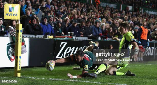 Gareth Owen of Leicester Tigers scores a try during the Aviva Premiership match between Leicester Tigers and Sale Sharks at Welford Road on November...