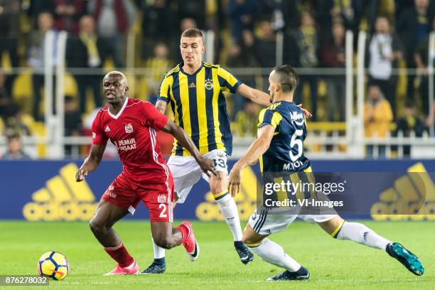 Arouna Kone of Demir Grup Sivasspor, Roman Neustadter of Fenerbahce SK, Mehmet Topal of Fenerbahce SK during the Turkish Spor Toto Super Lig football...