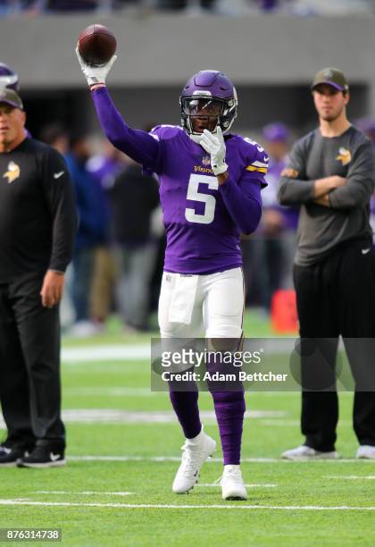 Teddy Bridgewater of the Minnesota Vikings warms up before the game against the Los Angeles Rams on November 19, 2017 at U.S. Bank Stadium in...