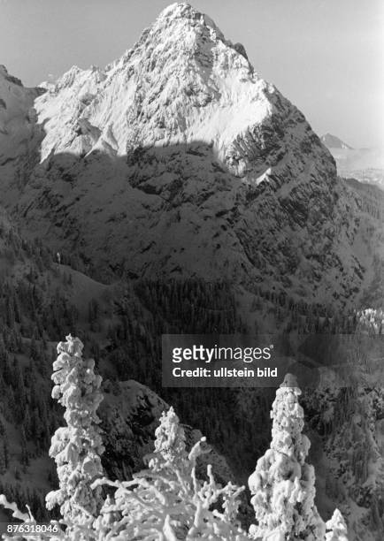 View at the Waxenstein of the Wetterstein mountains Photographer: Wolff & Tritschler Vintage property of ullstein bild