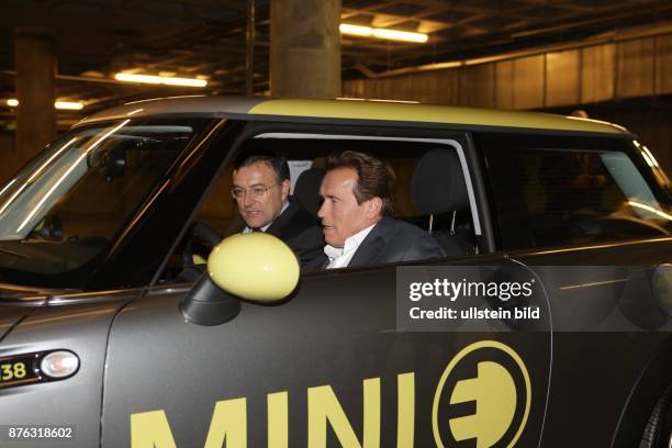 Reithofer, Norbert - Chairman of the Board, BMW Group, Germany - with the govenor of California Arnold Schwarzenegger in the electric car "MINI E"