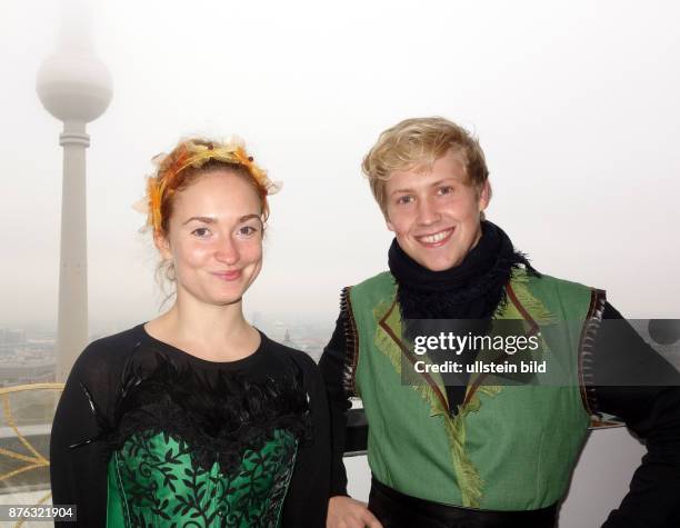 Die Schauspieler Rosa Jansen , Lars Schmidt aufgenommen auf dem Dach vom Hotel Park Inn in Berlin Mitte. DIe beiden machten Werbung für das...