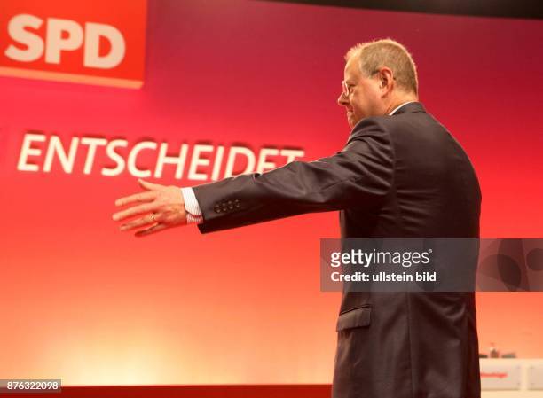Berlin, Das Wir entscheidet: SPD Parteikonvent im Tempodrom, Peer Steinbrueck wartet auf Andrea Nahles