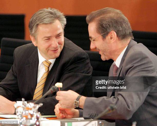 Kanzleramt, Der Bundeskanzler trifft sich mit den Ministerpraesidenten im Konferenzentrum zum Thema Rundfunkgebuehren. Matthias Platzeck,...