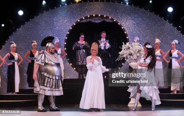 Gert Thumser , Andreja Schneider , Cora Frost vl aufgenommen bei Proben zu der Operette Frau Luna von Paul Lincke im Tipi am Kanzleramt in Berlin...