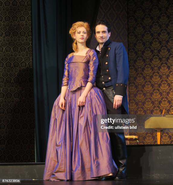 Die Schauspieler Oliver Mommsen , Katharina Schlothauer aufgenommen bei Proben zu dem Theaterstück Minna von Barnhelm im Schlosspark Theater in...