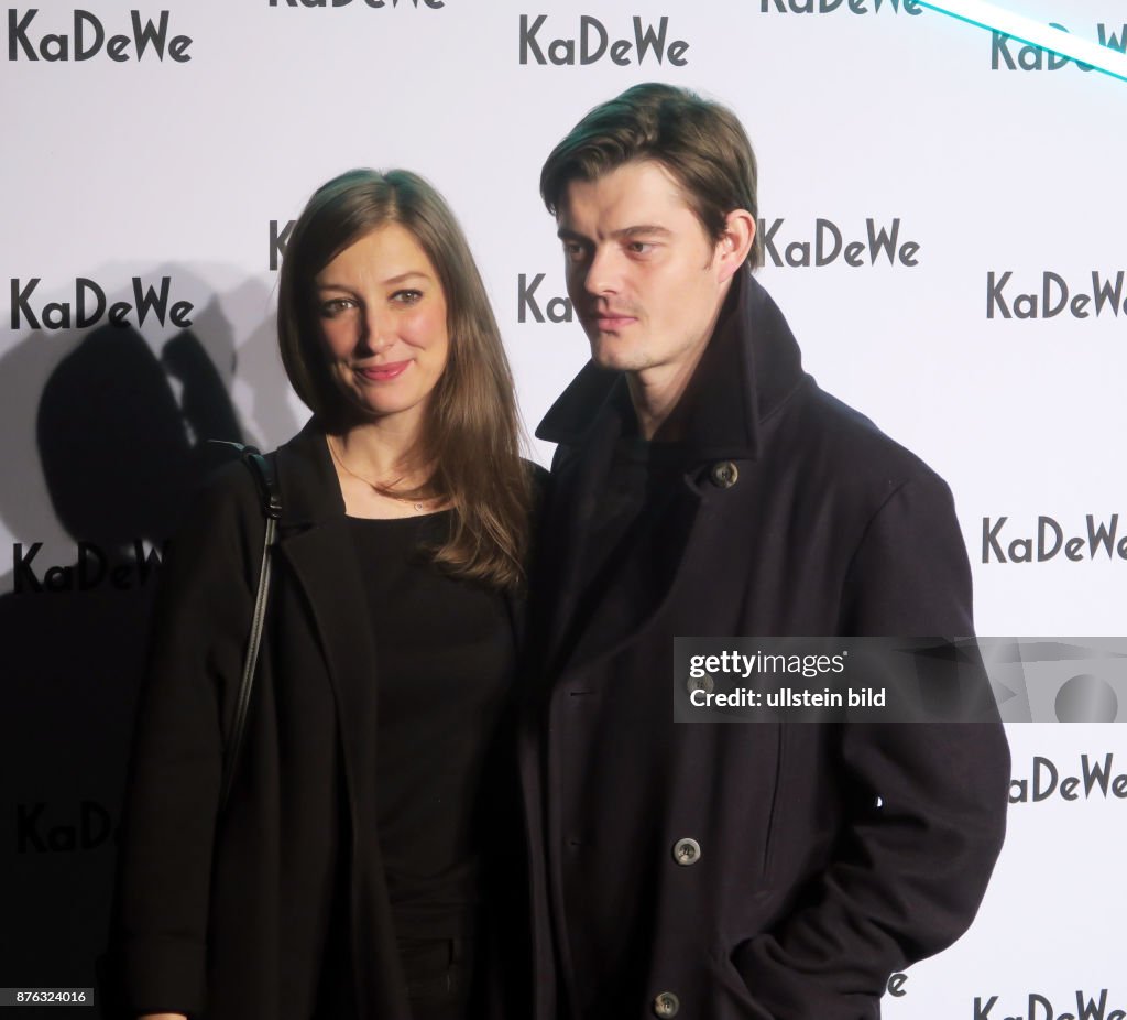 Schauspielerin Alexandra Maria Lara und Freund Sam Riley  aufgenommen im KadeWe in Berlin Schöneberg. Eine Umbauphase ist beendet und wurde mit On a Journey to a whole new KaDeWe gefeiert