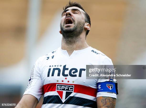 Lucas Pratto of Sao Paulo reacts during the match against Botafogo for the Brasileirao Series A 2017 at Pacaembu Stadium on November 19, 2017 in Sao...