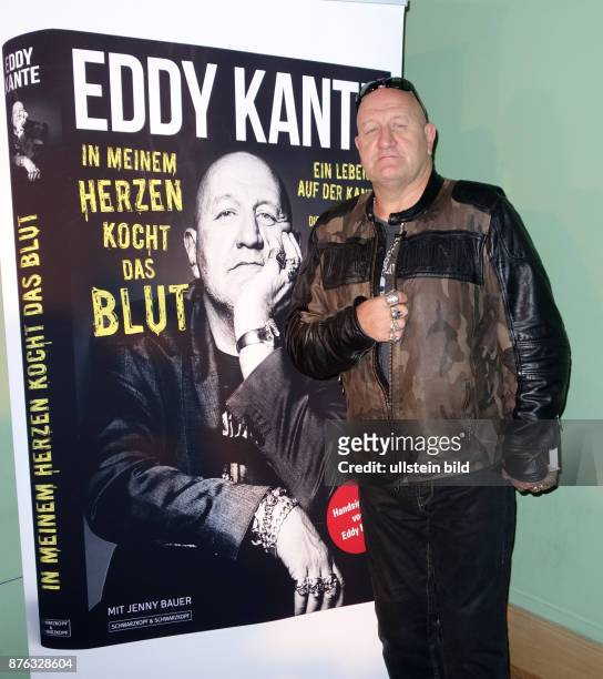 Bodyguard und Leibwächter Eddy Kante stellt im Grünen Salon der Volksbühne seine Autobiografie In meinem Herzen kocht das Blut vor.