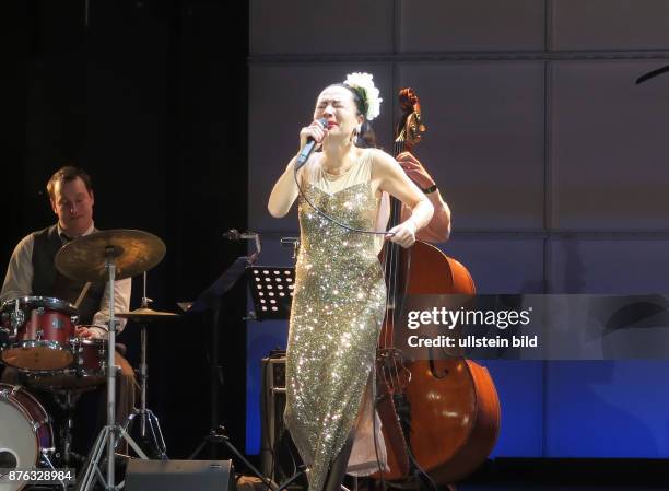 Schauspielerin Sona MacDonald als Billie Holiday aufgenommen auf der Premierenfeier vom Theaterstück "Blue Moon" im Renaissance Theater in Berlin...