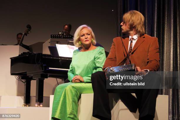 Sängerin Angelika Milster , Schauspieler Tobias Licht aufgenommen bei Proben zu dem Musicaldrama Doris Day Day By Day im Schlosspark Theater in...