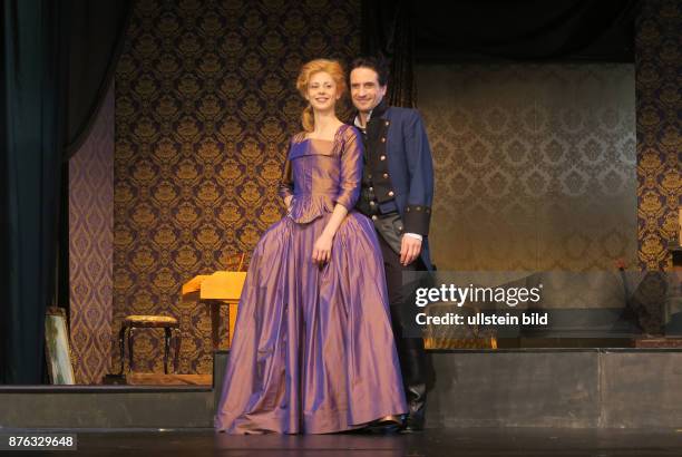 Die Schauspieler Oliver Mommsen , Katharina Schlothauer aufgenommen bei Proben zu dem Theaterstück Minna von Barnhelm im Schlosspark Theater in...