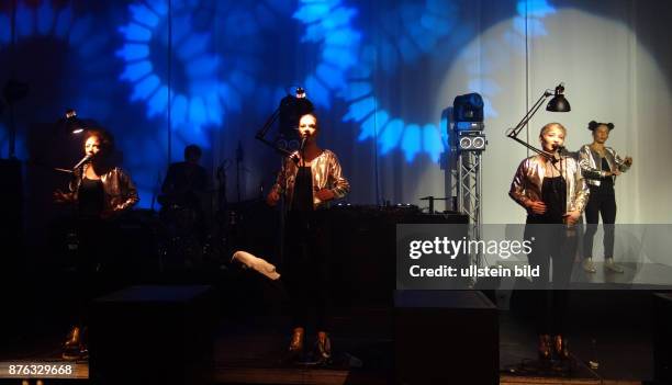 Die Band Laing aufgenommen auf der Party Junge Helden in Berlin. Mit dieser Veranstaltung soll auf das Thema Organspende aufmerksam gemacht und...