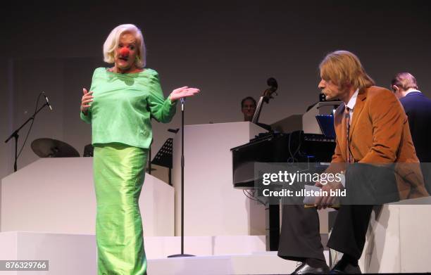 Sängerin Angelika Milster , Schauspieler Tobias Licht aufgenommen bei Proben zu dem Musicaldrama Doris Day Day By Day im Schlosspark Theater in...