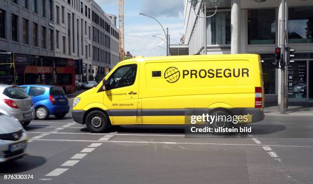 Ein Fahrzeug vom Geldtransport Unternehmen Prosegur aufgenommen auf der Leipziger Strasse in Berlin Mitte