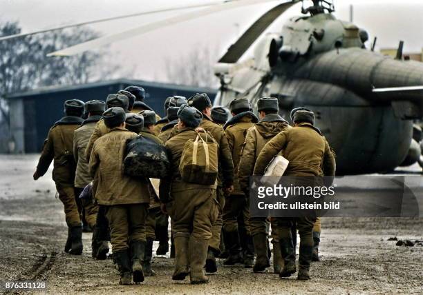 Russische Truppen bei der Ankunft in Grosny - Januar 1995
