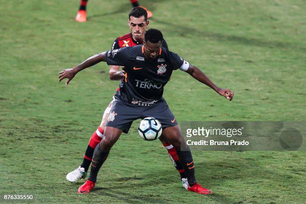 Jo of Corinthians struggles for the ball with a Rhodolfo of Flamengo during the Brasileirao Series A 2017 match between Flamengo and Corinthians at...