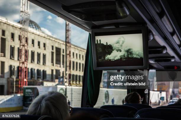 Deutschland Germany Berlin Geschichtliche Videobustour , die Citizens Art Days Zeitreise durch Berlin.