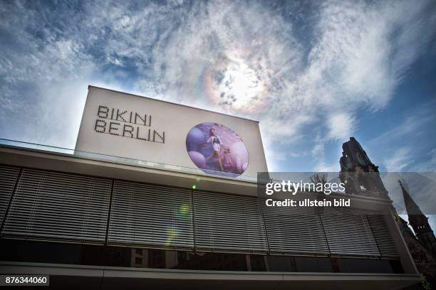 Deutschland Germany Berlin Das Bikini Hauses, ein neu geschaffenes Einkaufszentrum mit Konzeptcharakter. Nach der Insolvenz eines Restaurants sind...