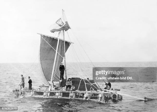 Expedition, Polish team on the Nihil Novi raft, resembling the famous Kon-Tiki raft, training at the Baltic Sea near Gdynia
