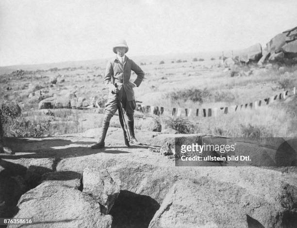 William, German Crown Prince of the Kingdom of Prussia Frederick William Victor Augustus Ernest *06.05.1882-+ the Prince on a leopard hunt in...