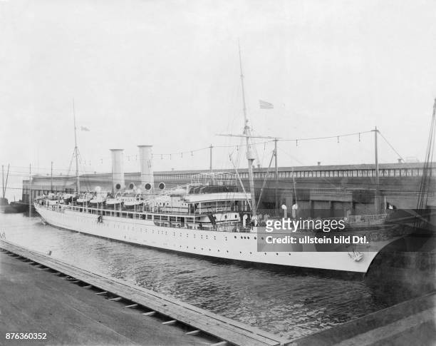 Yacht 'Princess Viktoria Luise' of the Hamburg-Amerkia-Line - 1901 Vintage property of ullstein bild