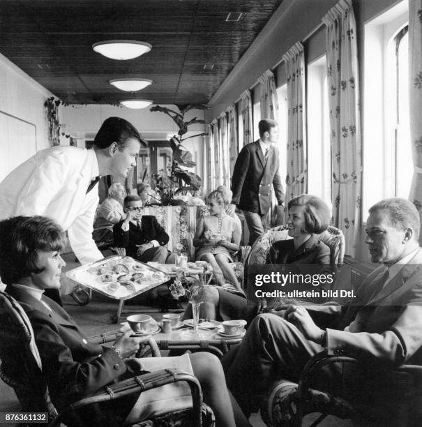 Cruise ships, sea voyage, passengers having coffee and cake on board of MS Bremen or MS Europa, cruise ships operated by Norddeutscher Lloyd, Germany