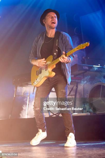 Johannes Oerding performs at Columbiahalle on November 19, 2017 in Berlin, Germany.