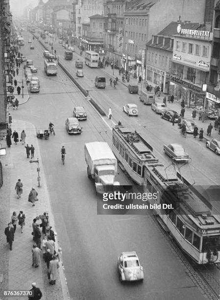 Die Schloßstrasse von erhöhtem Standpunkt gesehen - 50er Jahre